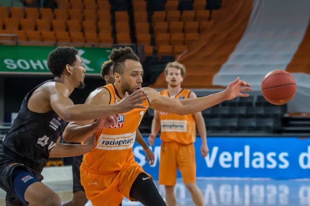 提醒球员遵 提醒球员遵